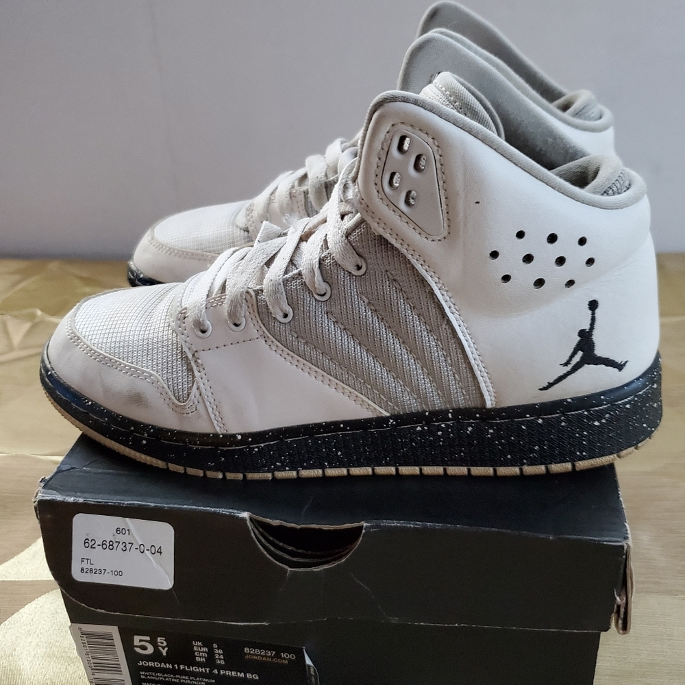 Jordan 1 Flight 4 Prem BG Sneakers. Size: 5.5Y.